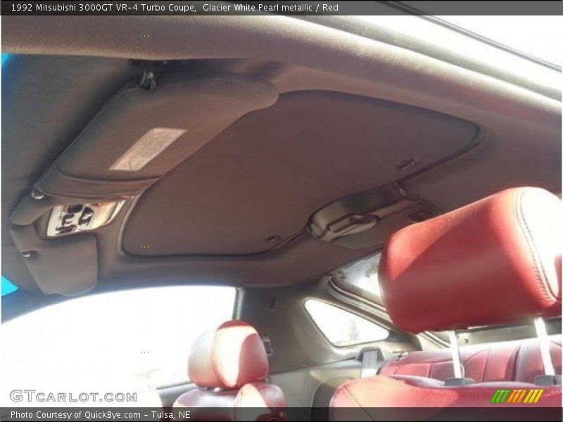 Glacier White Pearl metallic / Red 1992 Mitsubishi 3000GT VR-4 Turbo Coupe