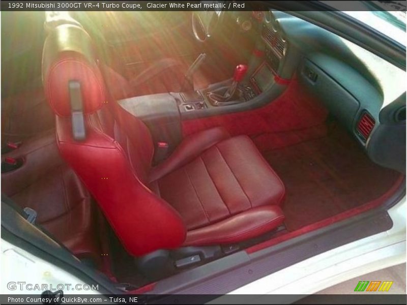 Glacier White Pearl metallic / Red 1992 Mitsubishi 3000GT VR-4 Turbo Coupe