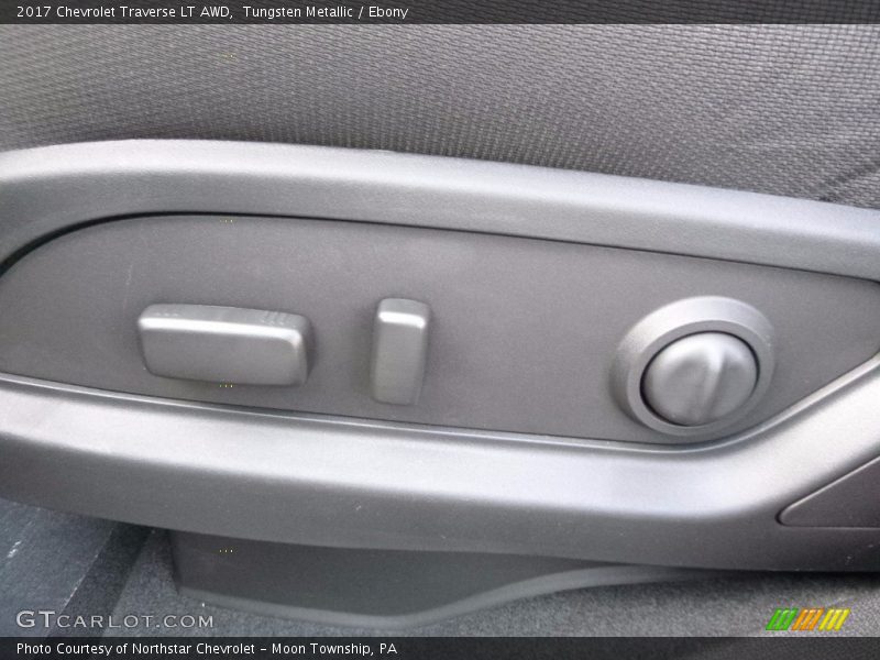 Tungsten Metallic / Ebony 2017 Chevrolet Traverse LT AWD