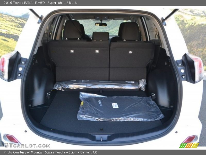 Super White / Black 2016 Toyota RAV4 LE AWD