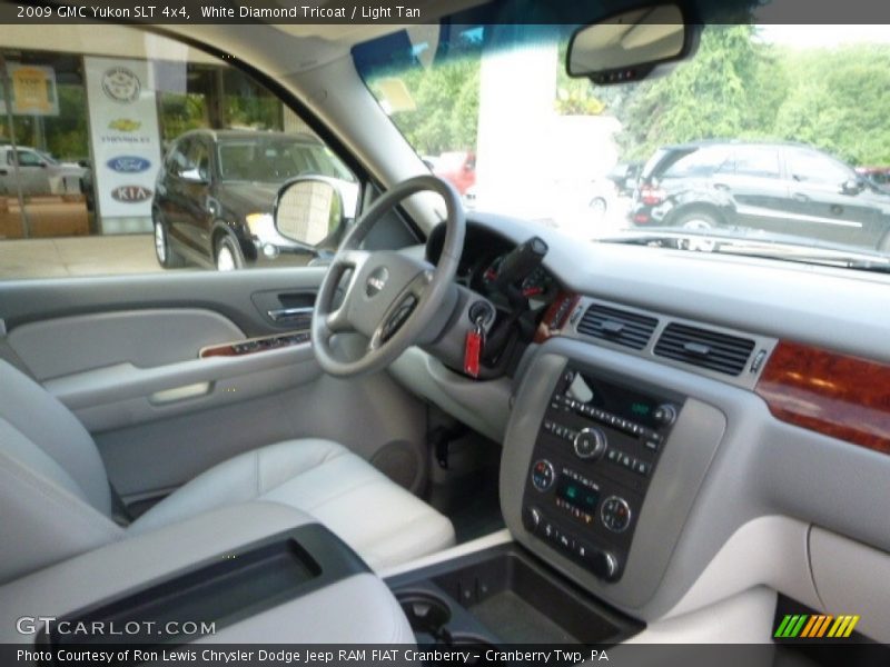 White Diamond Tricoat / Light Tan 2009 GMC Yukon SLT 4x4