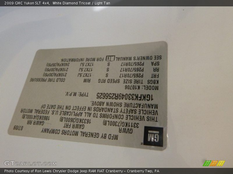White Diamond Tricoat / Light Tan 2009 GMC Yukon SLT 4x4