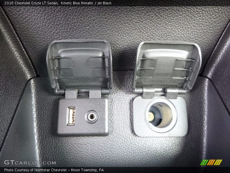 Kinetic Blue Metallic / Jet Black 2016 Chevrolet Cruze LT Sedan
