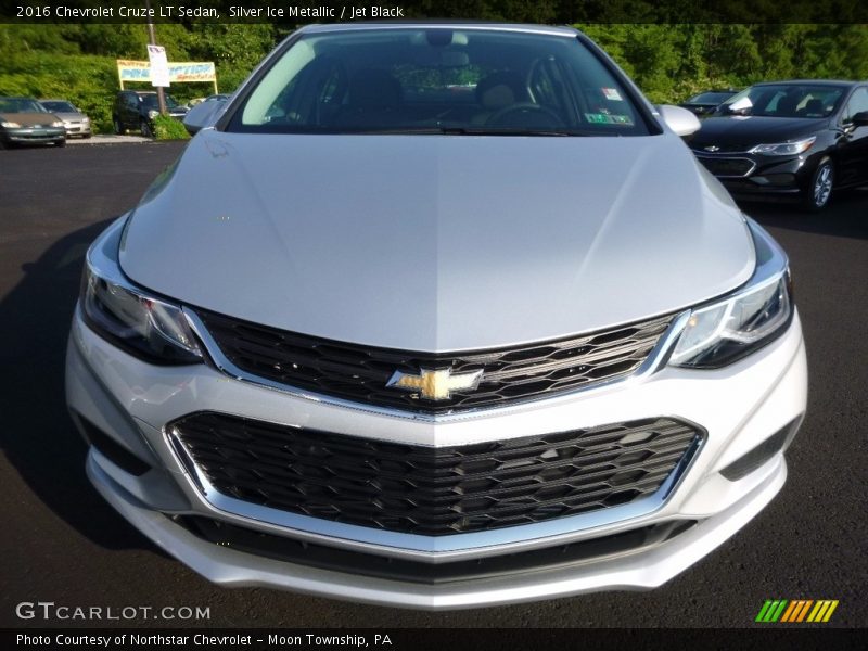Silver Ice Metallic / Jet Black 2016 Chevrolet Cruze LT Sedan