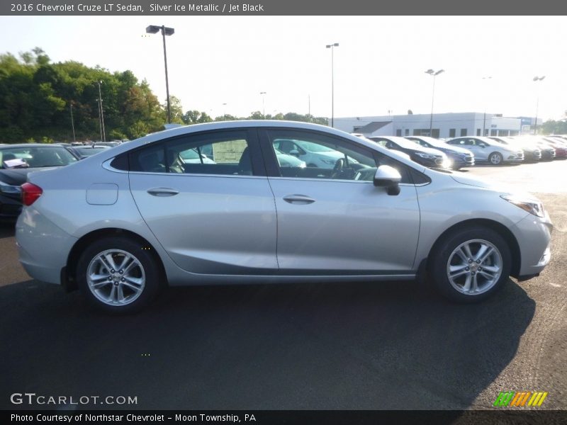 Silver Ice Metallic / Jet Black 2016 Chevrolet Cruze LT Sedan