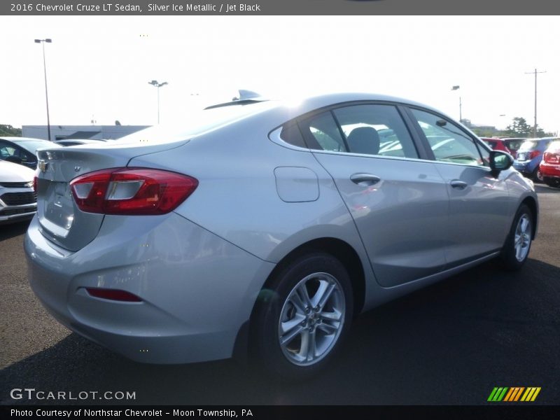 Silver Ice Metallic / Jet Black 2016 Chevrolet Cruze LT Sedan