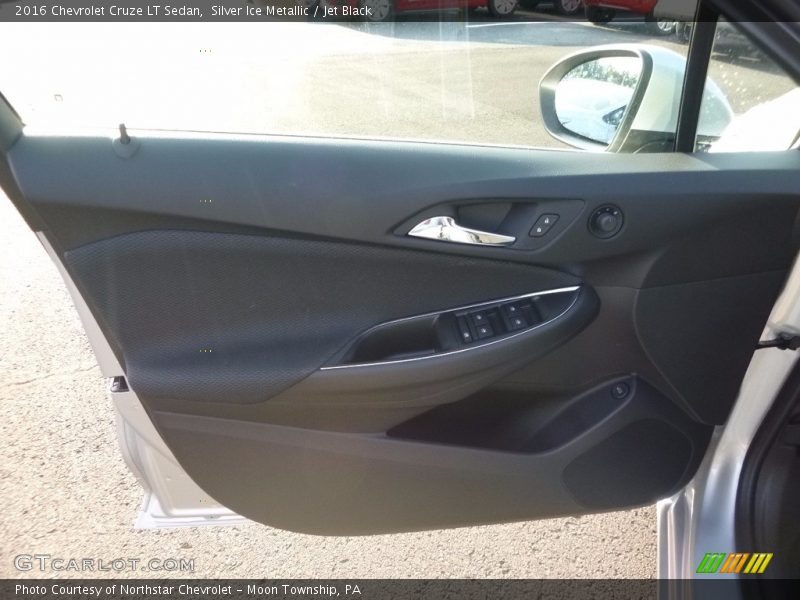 Silver Ice Metallic / Jet Black 2016 Chevrolet Cruze LT Sedan