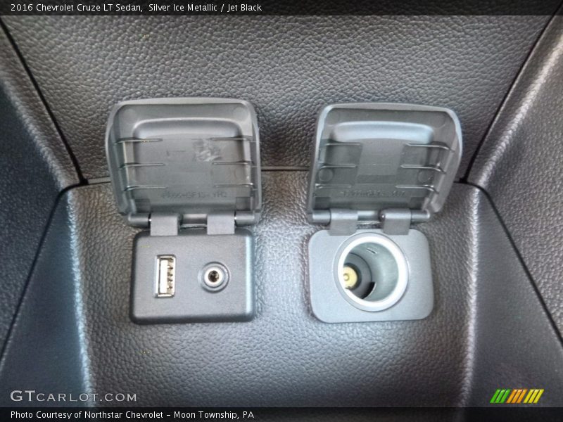 Silver Ice Metallic / Jet Black 2016 Chevrolet Cruze LT Sedan