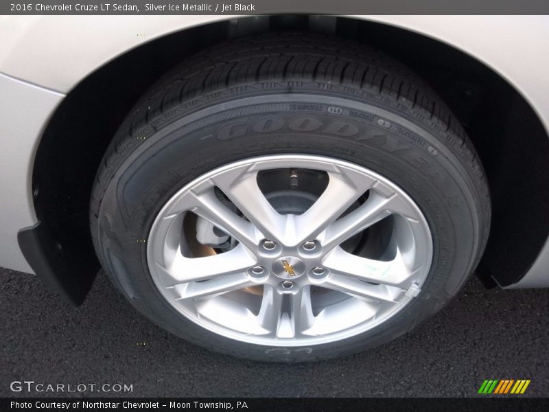 Silver Ice Metallic / Jet Black 2016 Chevrolet Cruze LT Sedan