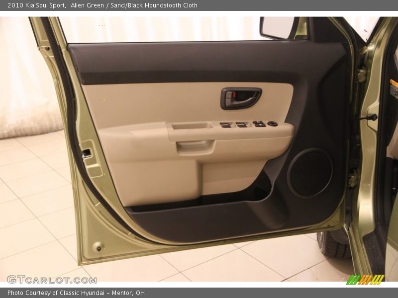 Alien Green / Sand/Black Houndstooth Cloth 2010 Kia Soul Sport