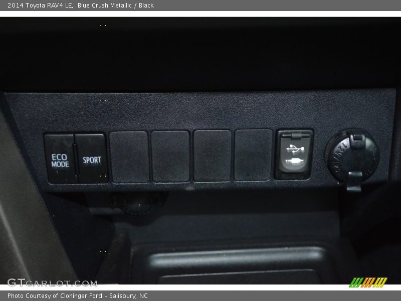 Blue Crush Metallic / Black 2014 Toyota RAV4 LE