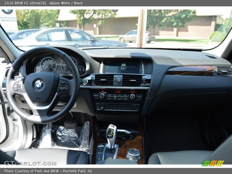 Alpine White / Black 2016 BMW X3 xDrive28i