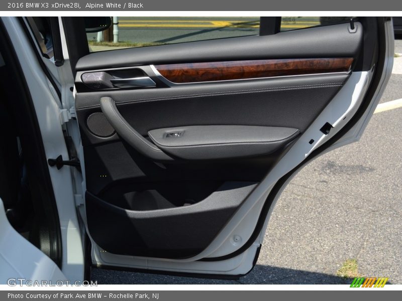 Alpine White / Black 2016 BMW X3 xDrive28i