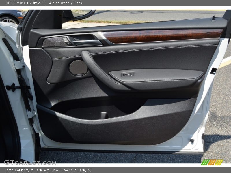 Alpine White / Black 2016 BMW X3 xDrive28i