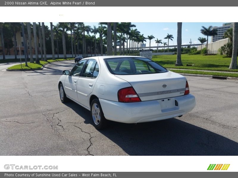 Alpine White Pearl / Blond 2000 Nissan Altima GXE