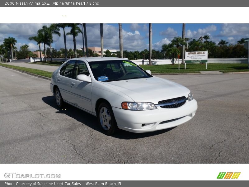 Alpine White Pearl / Blond 2000 Nissan Altima GXE