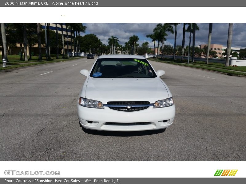 Alpine White Pearl / Blond 2000 Nissan Altima GXE