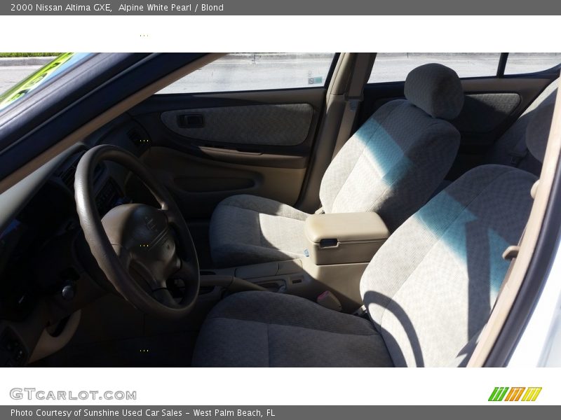 Alpine White Pearl / Blond 2000 Nissan Altima GXE