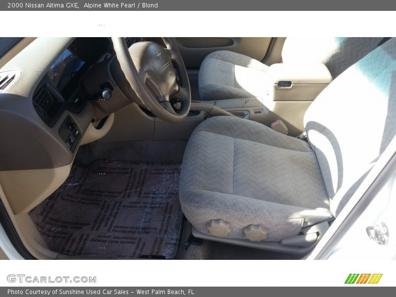 Alpine White Pearl / Blond 2000 Nissan Altima GXE