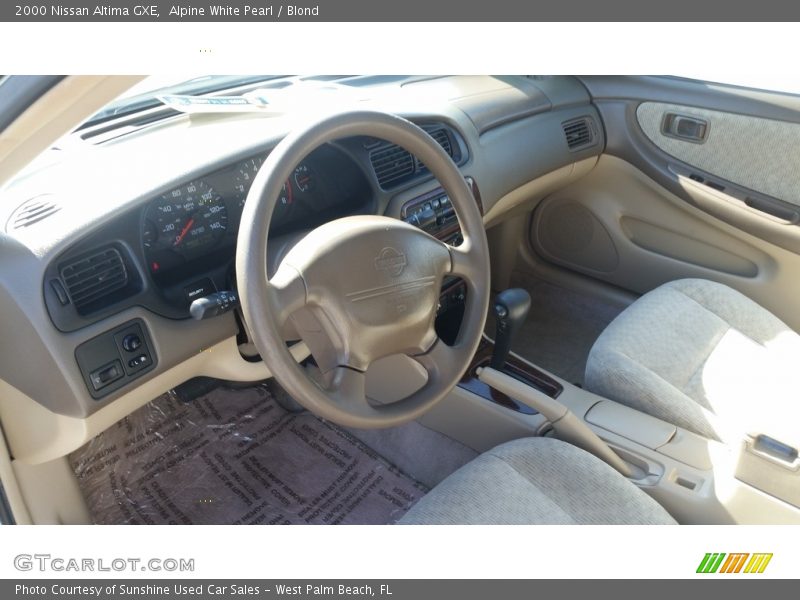 Alpine White Pearl / Blond 2000 Nissan Altima GXE