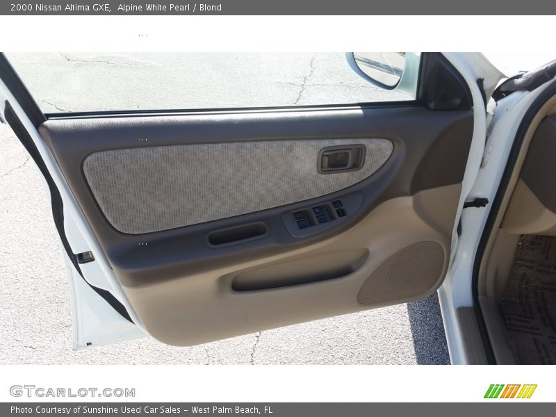 Alpine White Pearl / Blond 2000 Nissan Altima GXE