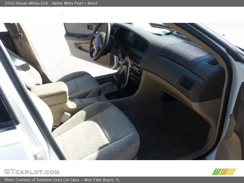 Alpine White Pearl / Blond 2000 Nissan Altima GXE
