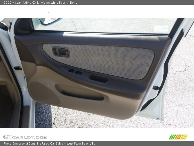 Alpine White Pearl / Blond 2000 Nissan Altima GXE
