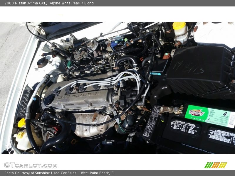 Alpine White Pearl / Blond 2000 Nissan Altima GXE