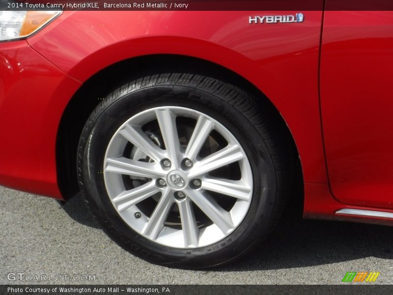 Barcelona Red Metallic / Ivory 2014 Toyota Camry Hybrid XLE