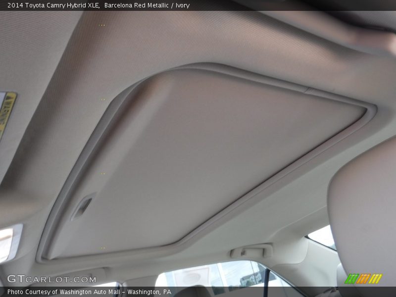 Barcelona Red Metallic / Ivory 2014 Toyota Camry Hybrid XLE