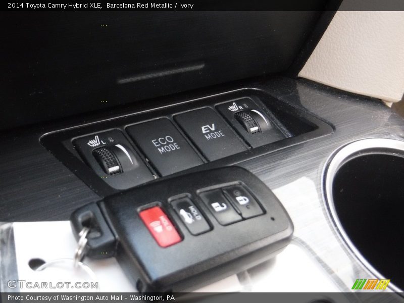 Barcelona Red Metallic / Ivory 2014 Toyota Camry Hybrid XLE