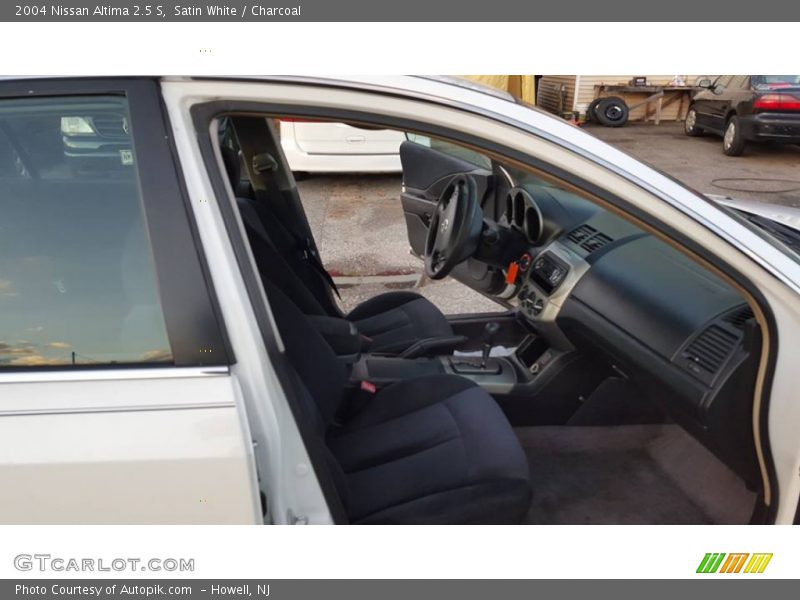 Satin White / Charcoal 2004 Nissan Altima 2.5 S
