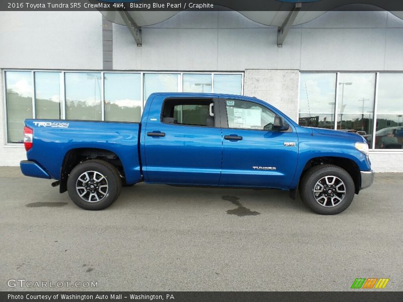 Blazing Blue Pearl / Graphite 2016 Toyota Tundra SR5 CrewMax 4x4