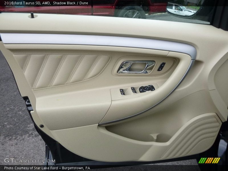 Door Panel of 2016 Taurus SEL AWD