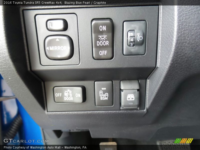Blazing Blue Pearl / Graphite 2016 Toyota Tundra SR5 CrewMax 4x4