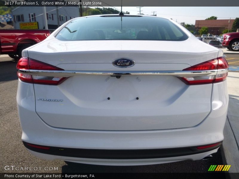 Oxford White / Medium Light Stone 2017 Ford Fusion S