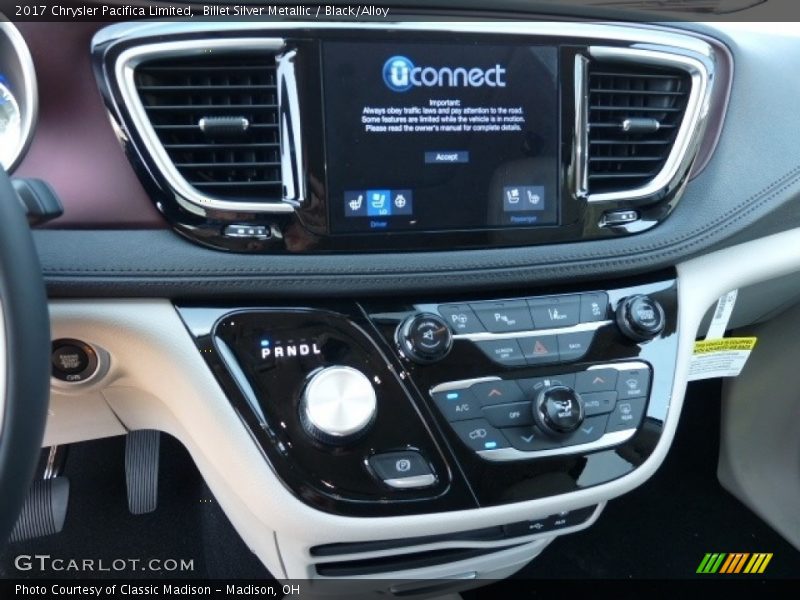 Billet Silver Metallic / Black/Alloy 2017 Chrysler Pacifica Limited