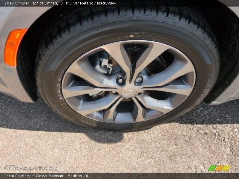 Billet Silver Metallic / Black/Alloy 2017 Chrysler Pacifica Limited