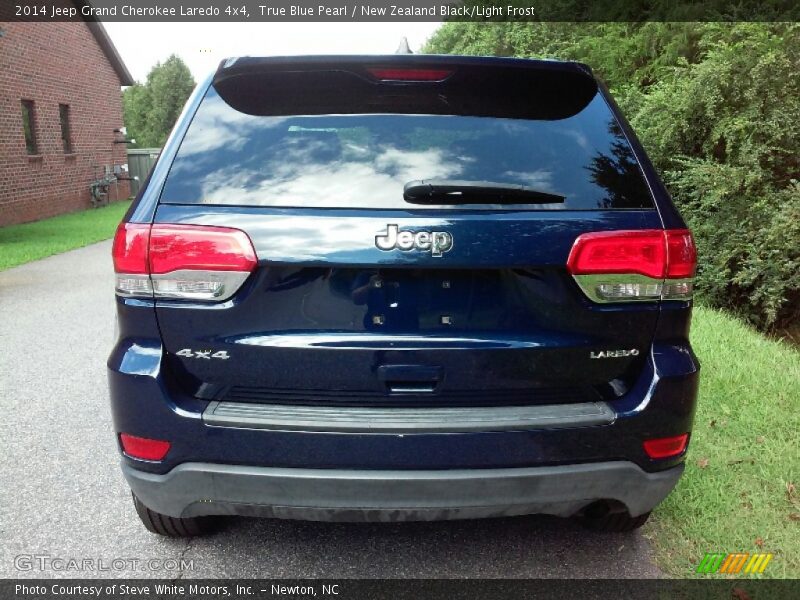 True Blue Pearl / New Zealand Black/Light Frost 2014 Jeep Grand Cherokee Laredo 4x4