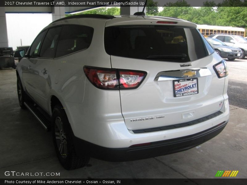 Iridescent Pearl Tricoat / Ebony/Saddle Up 2017 Chevrolet Traverse LT AWD