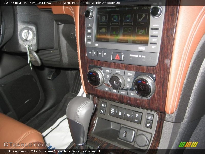 Iridescent Pearl Tricoat / Ebony/Saddle Up 2017 Chevrolet Traverse LT AWD