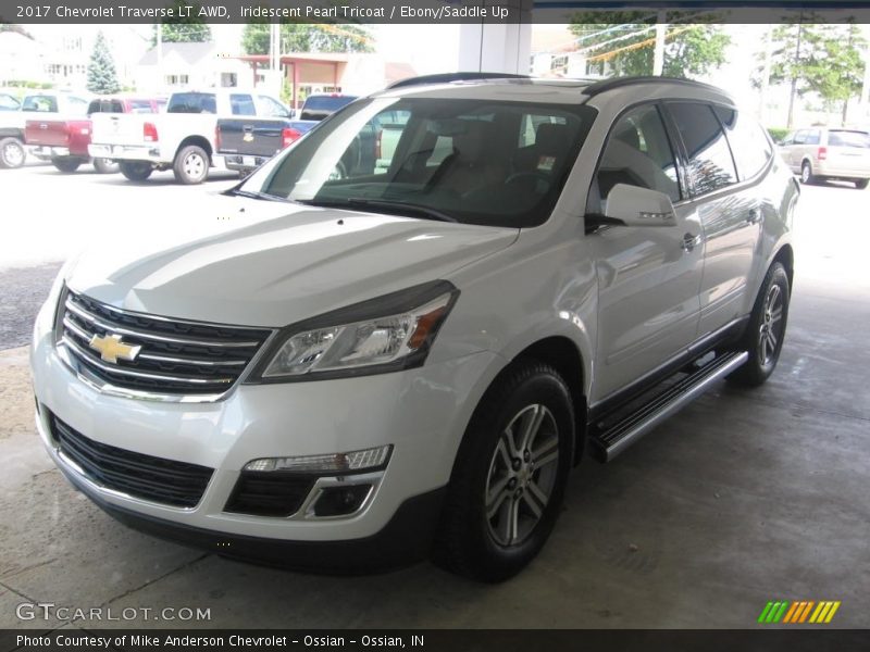 Front 3/4 View of 2017 Traverse LT AWD