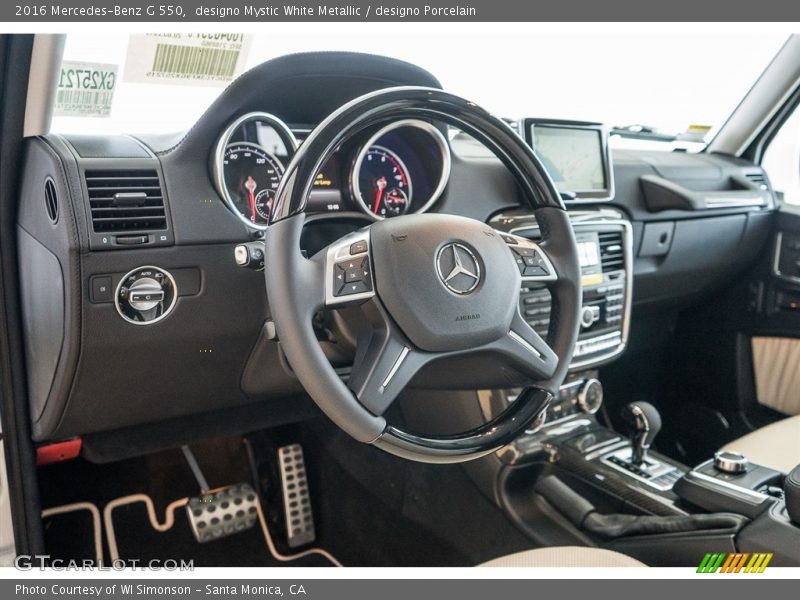 Dashboard of 2016 G 550