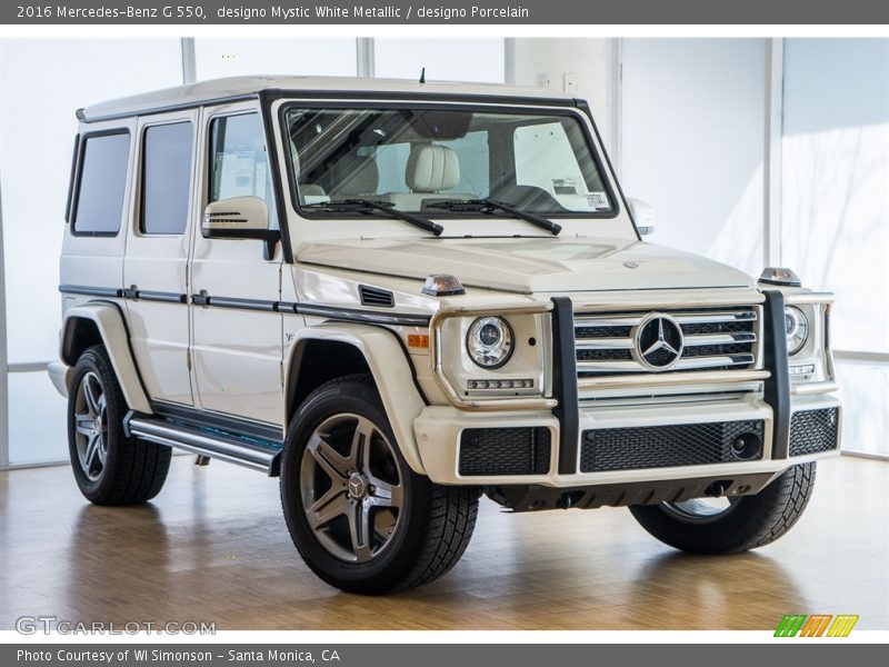 Front 3/4 View of 2016 G 550