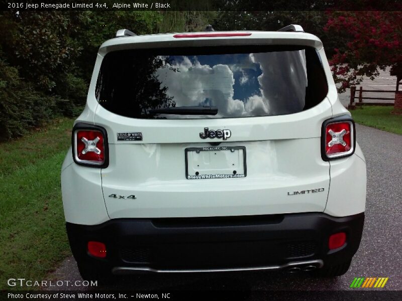 Alpine White / Black 2016 Jeep Renegade Limited 4x4