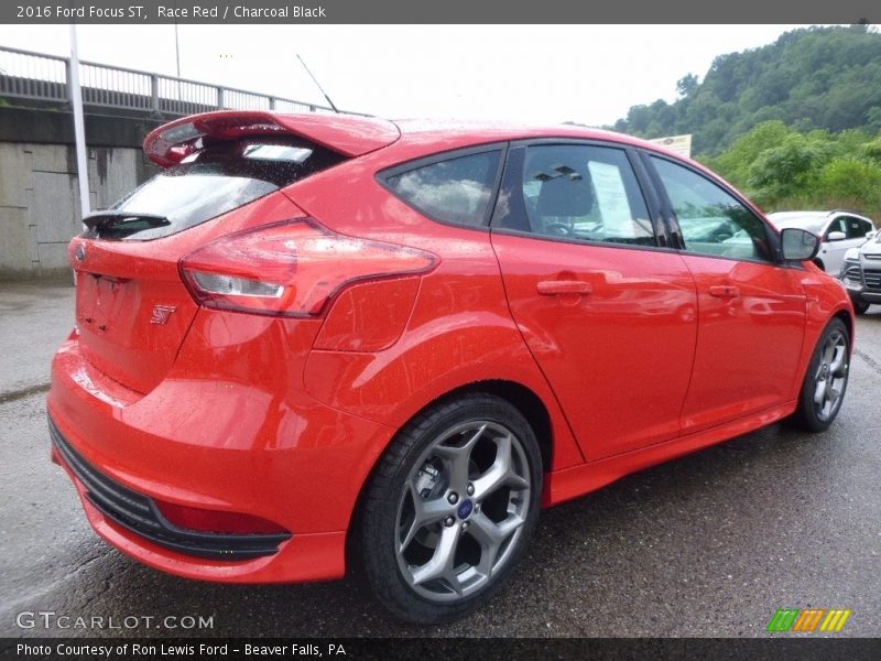 Race Red / Charcoal Black 2016 Ford Focus ST