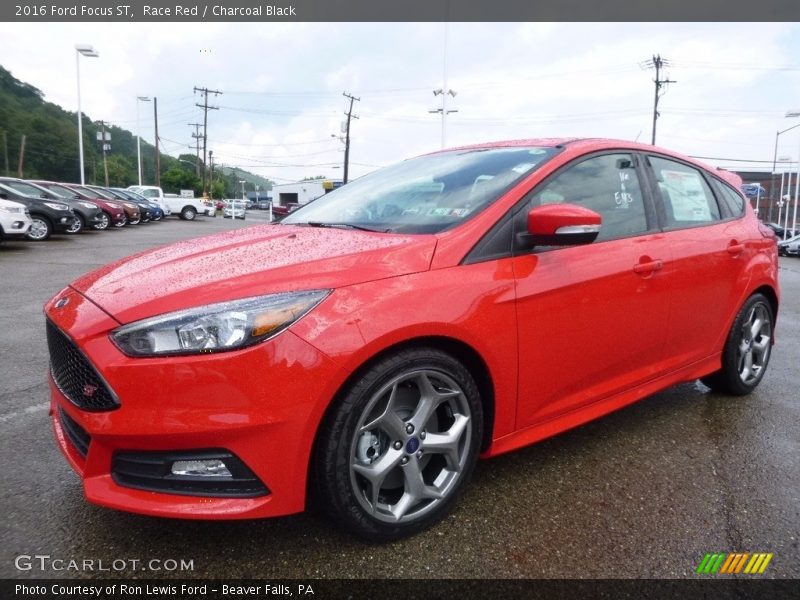 Front 3/4 View of 2016 Focus ST