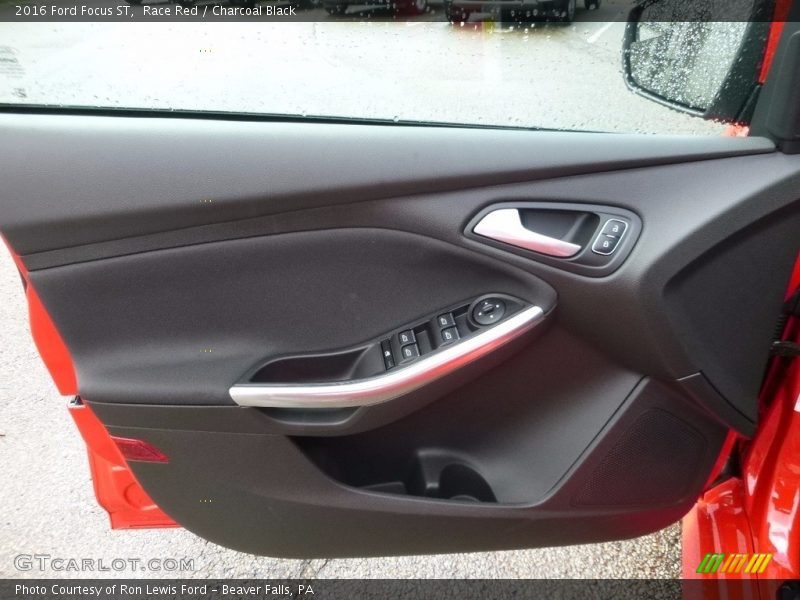 Race Red / Charcoal Black 2016 Ford Focus ST
