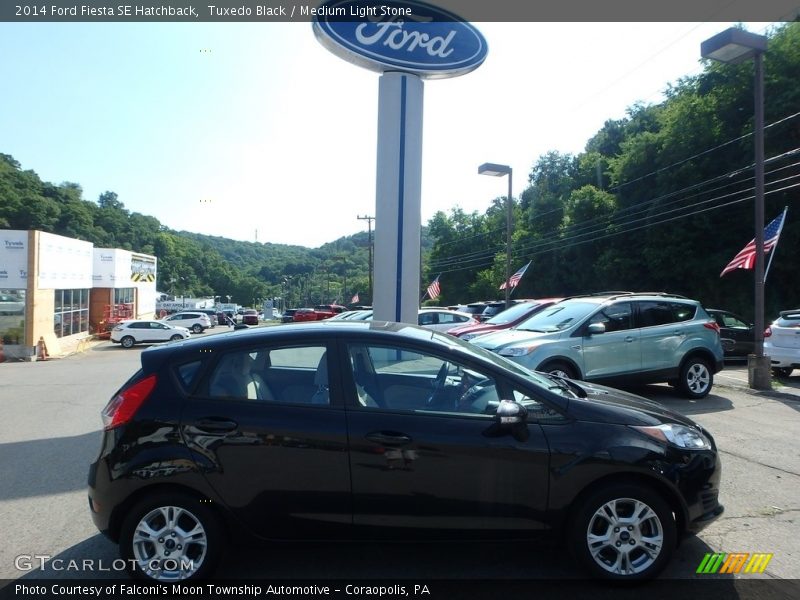 Tuxedo Black / Medium Light Stone 2014 Ford Fiesta SE Hatchback