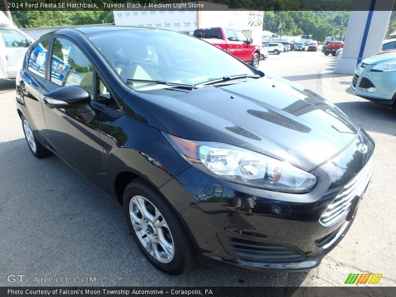 Tuxedo Black / Medium Light Stone 2014 Ford Fiesta SE Hatchback